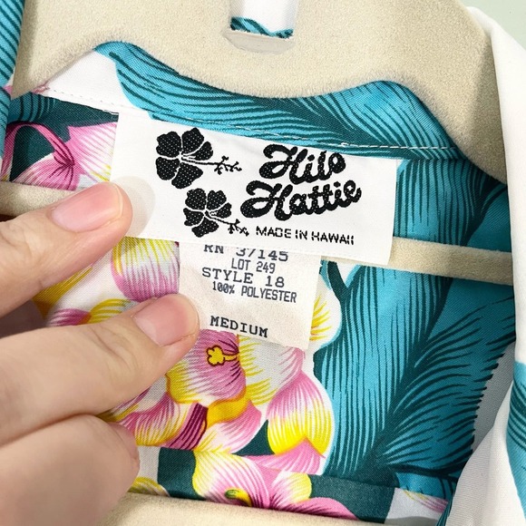 Hilo Hattie Men's Floral Hawaiian Aloha Short Sleeve Button Up Shirt Medium - Picture 8 of 9